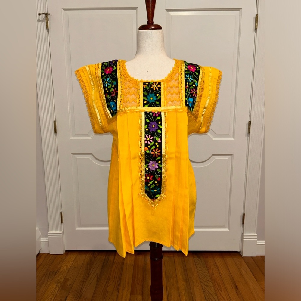 Mexican blouse Hand Embroidered, Artisan Top, Boho, Hippie, Handmade.